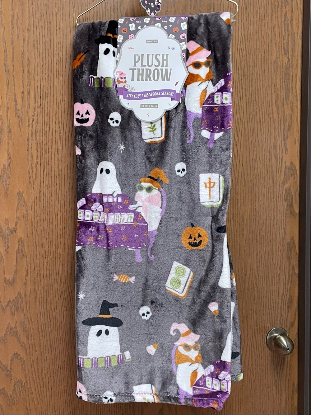 Envogue Plush Throw Halloween Ghosts Playing Mahjong